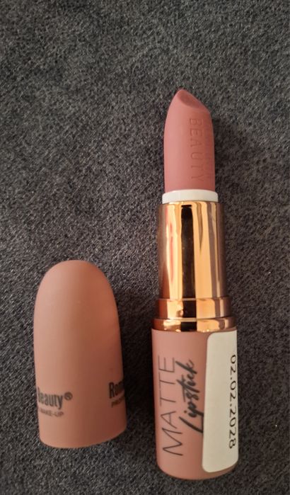 Продается косметика бу,фирменная.Тени,помады,туши.всё что на фото