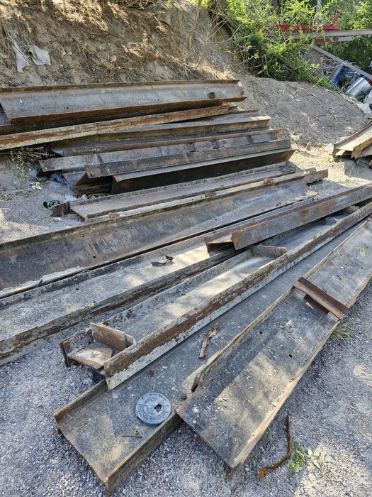 Балка двухтавровая метал