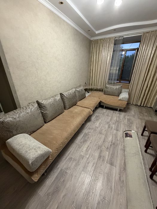 Продам диван для гостиной