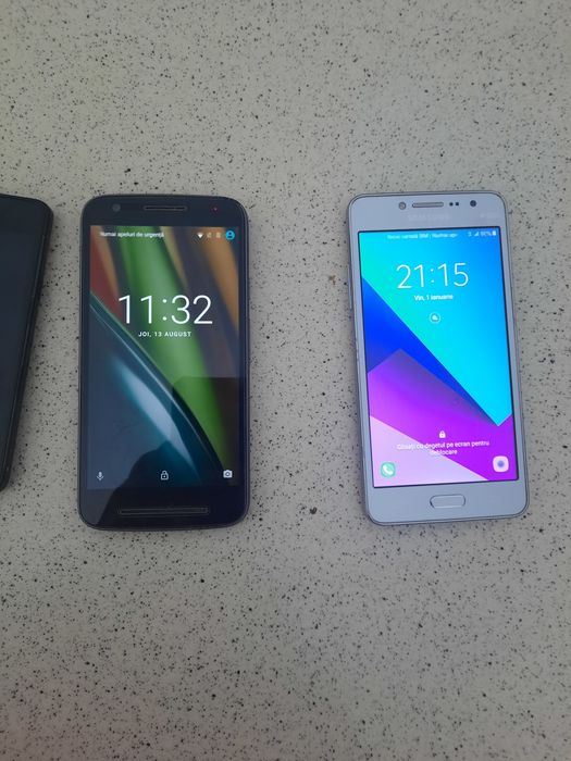 Vănd 3 telefoane