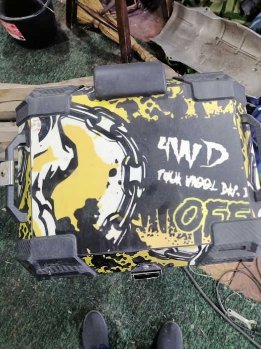 Продам кофру б/у чемодан в хорошем состоянии