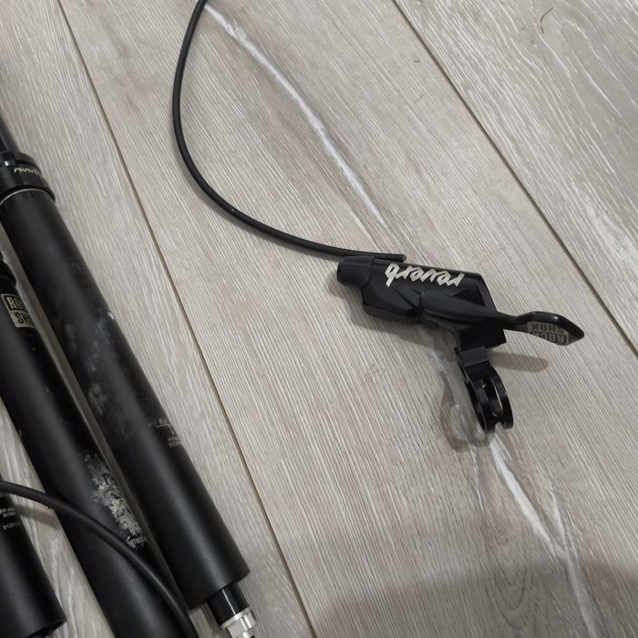 Дропър колчета  за седалка Rock shox reveverb