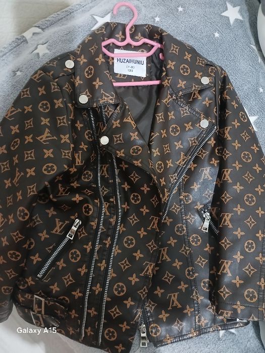 Курточка на девочку