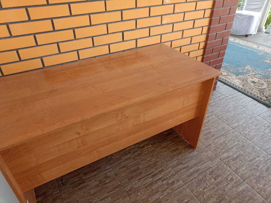 компьютерный стол в отличном состоянии