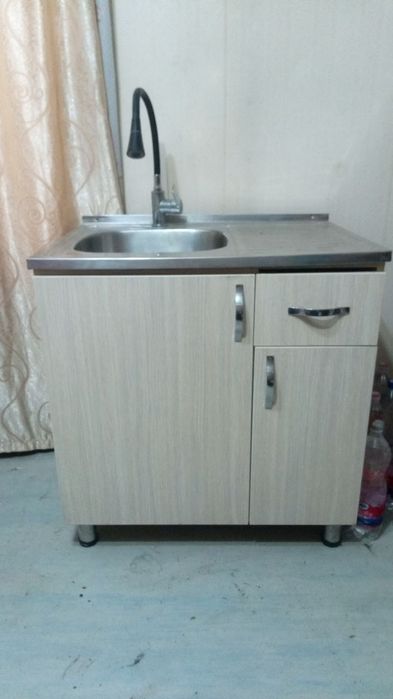 Кухоная мойка для посуды в отличном состоянии