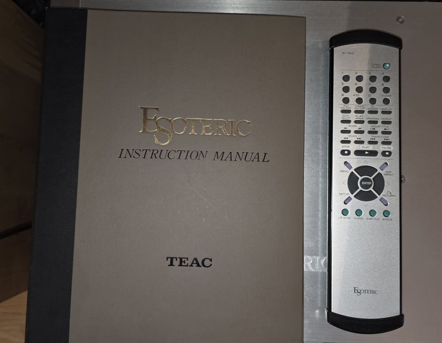 Esoteric UX-1 – High-End Universal SACD/CD/DVD-A Player