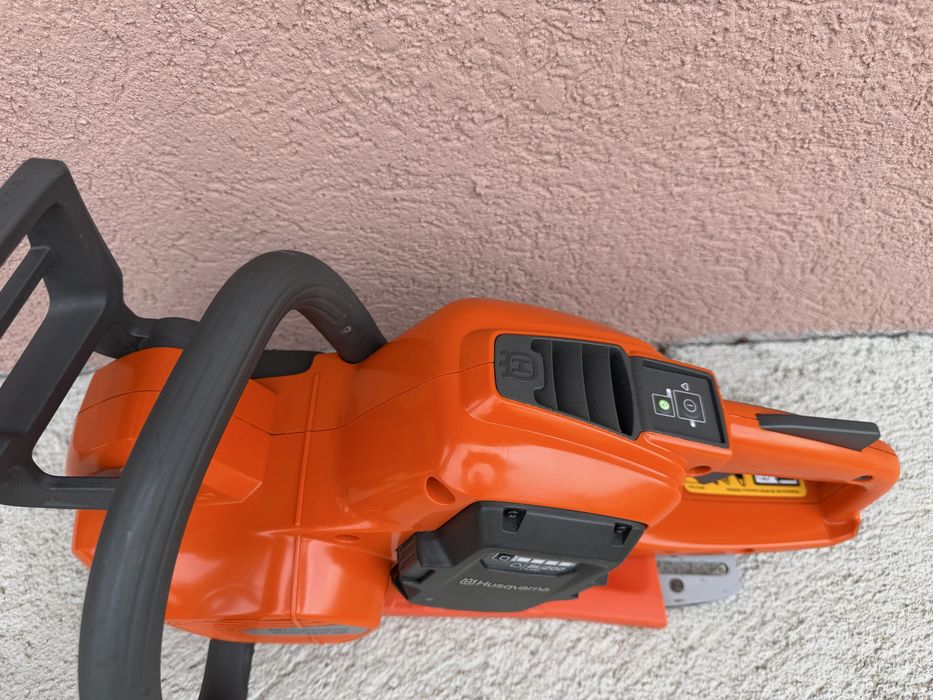 Husqvarna drujba ,foarfeca de tuns gard viu pe acumulator