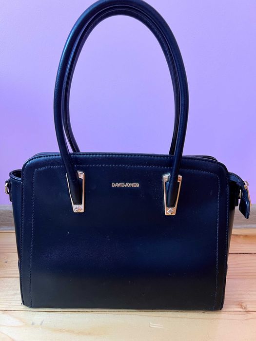 Черна дамска чанта David Jones
