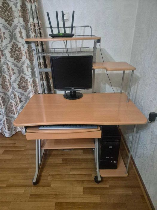 Стол компьютерный