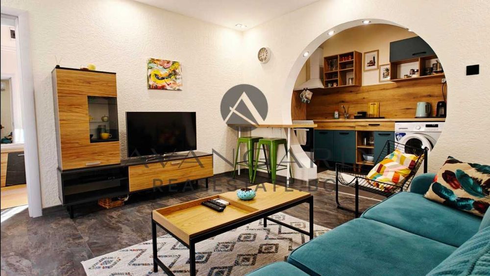 Продава се Двустаен апартамент в Пловдив, Център - 42 кв.м за 3691 €/кв.м - Снимка #2