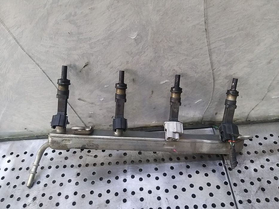 Rampa cu injectoare 1.3 b toyota yaris p9 0280158213 2320947010