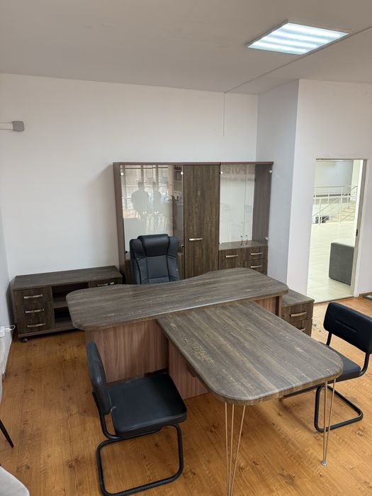 Продается офисная мебель в современном стиле