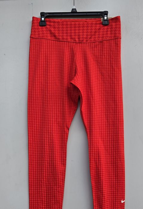 Nike оригинален дамски клин нов М/Л  размер