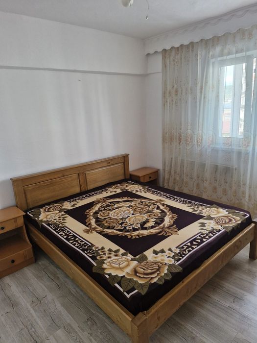 Apartament 3 camere de închiriat