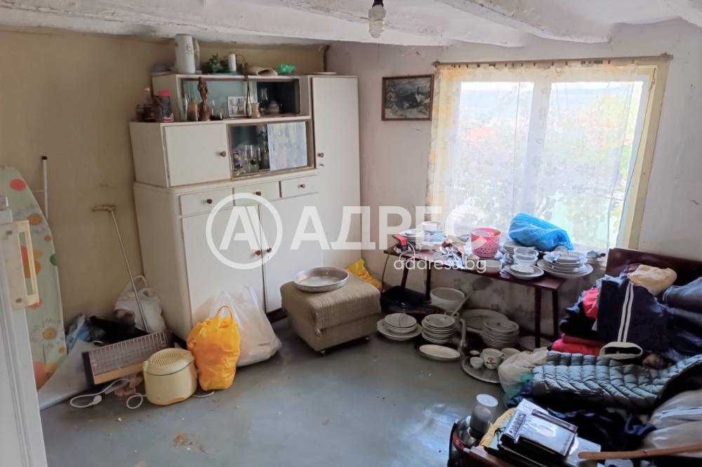 Kъща с двор в гр. Разград!