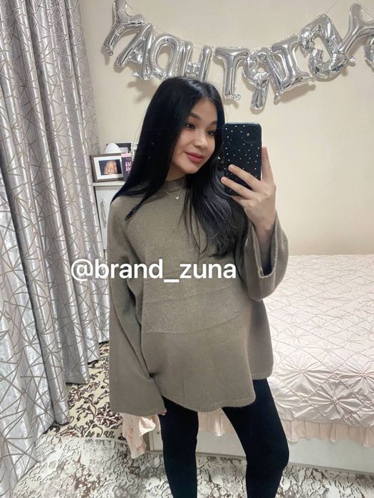 Самый трендовый свитер в черном цвете