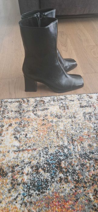 Botine cu toc, Bershka