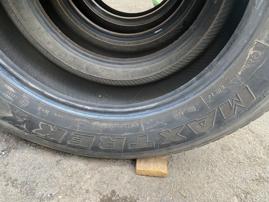 Б/у Зимние шины 235/65/18 комплект
