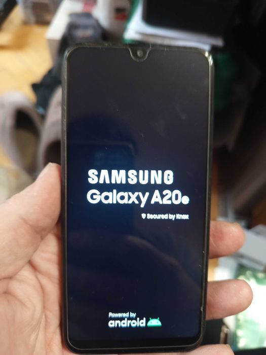 Samsung A20e работи перфектен