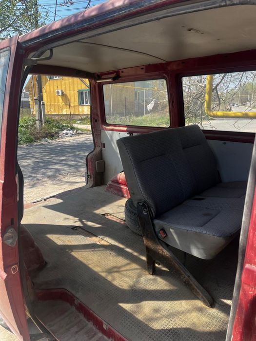 Машина Volkswagen Transporter 1993