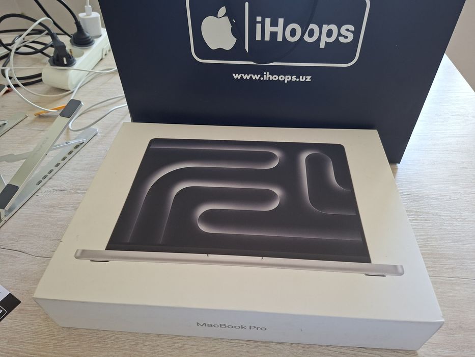 Macbook pro m5 14inch, 32/1tb silver
