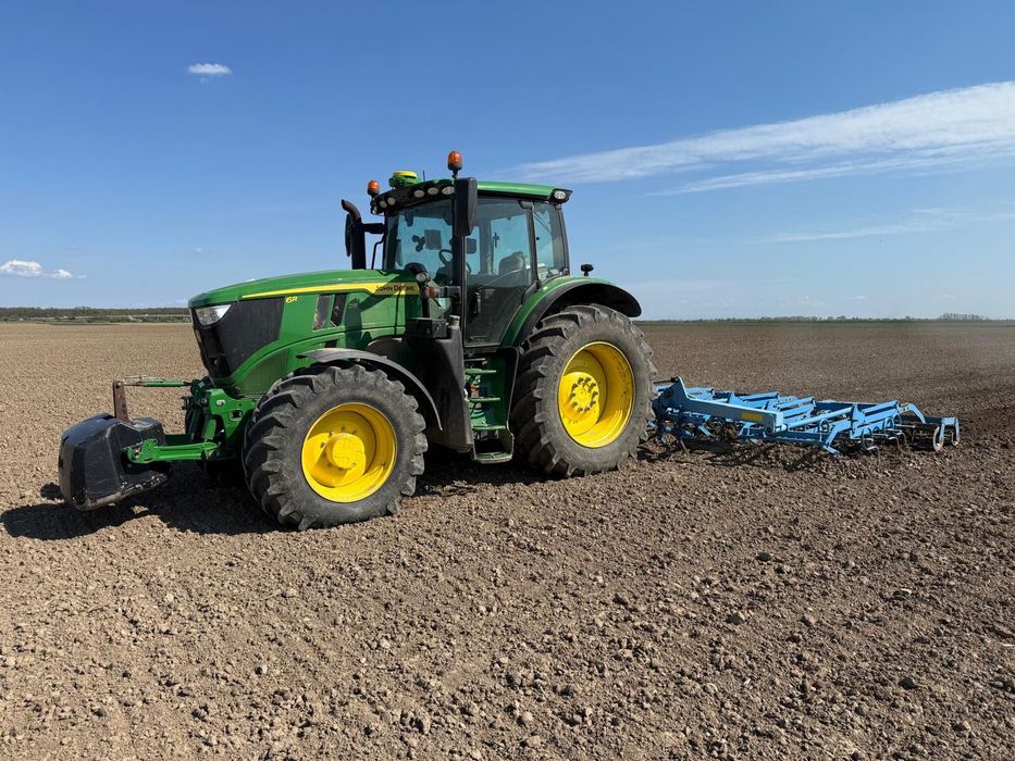 John Deere 6r215