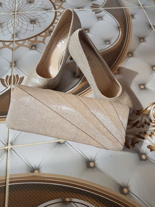 Комплект обувки със брокат и елегантна малка чанта /портфейл/ с брокат