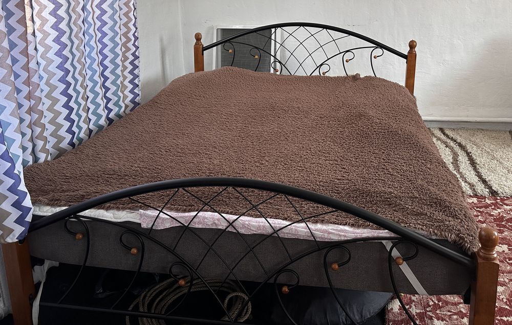 Продам двухспальную кровать