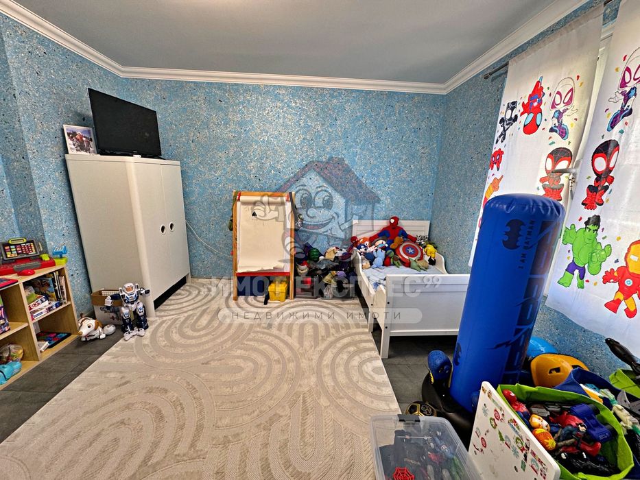 Самостоятелна къща, с двор, кв.Метоха