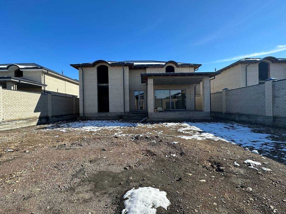 Дача-коттедж сотилади