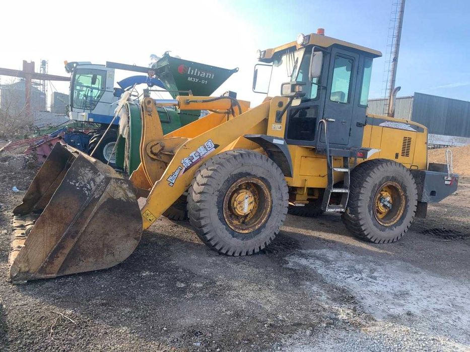 Продам погрузчик LW300F