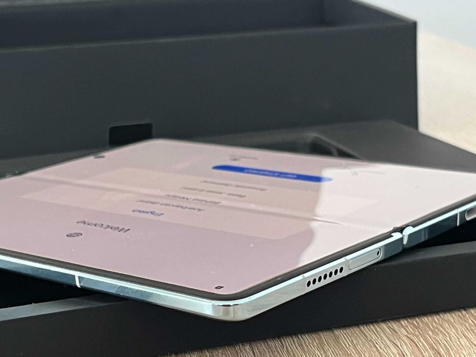 Honor Magic Vs, Cyan