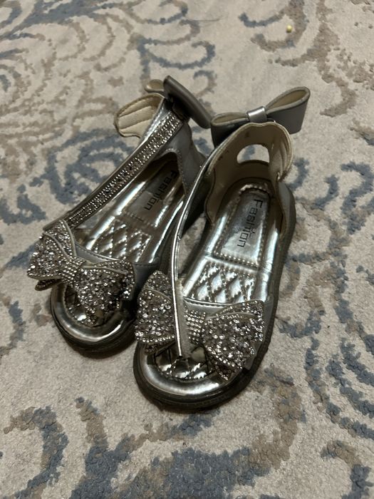 Продам детскую  одежду