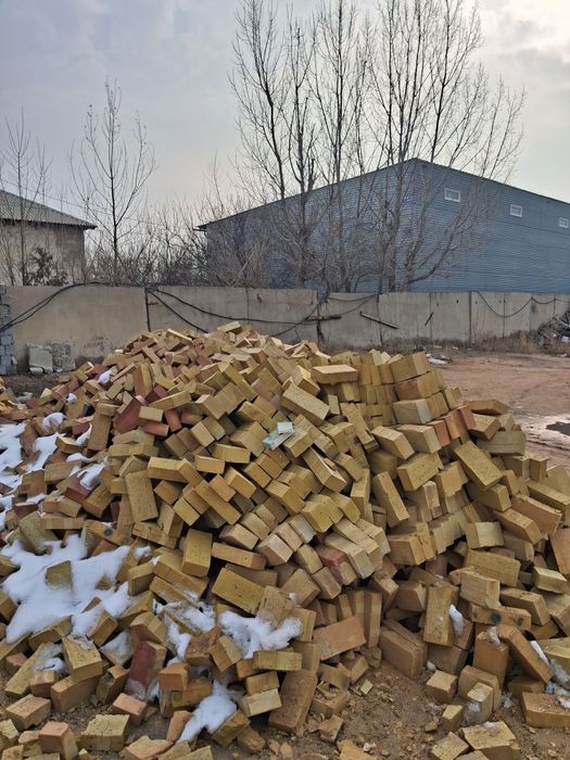 Песок шебень клинец кирпич.