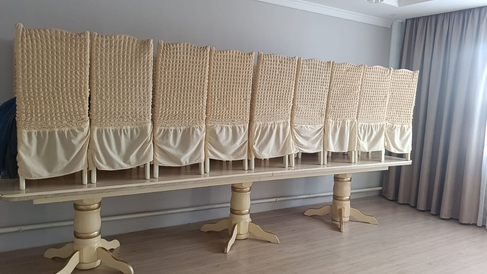 Стол со стульями