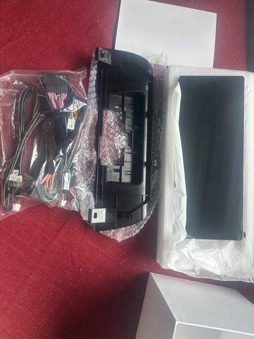 ЧИСТО НОВА Навигация за BMW F10 F11 apple car play