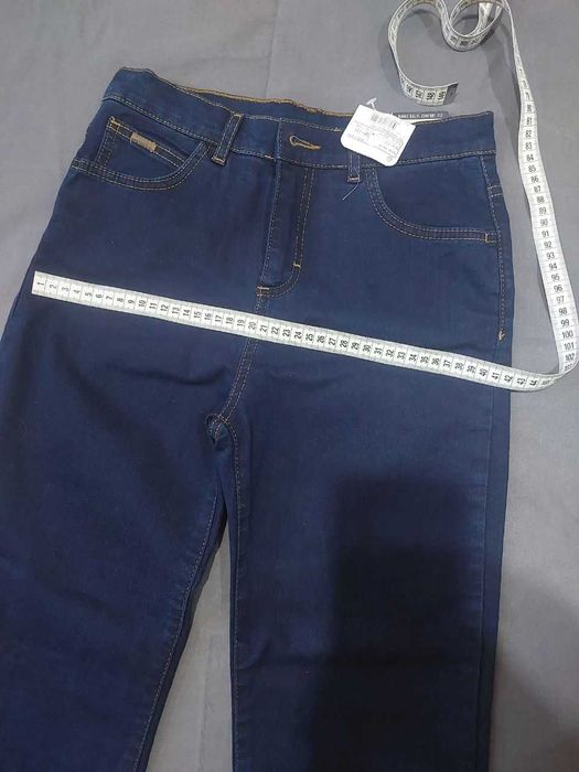 Джинсы плотные на 12 лет H&M свободого кроя новые.140-146 см