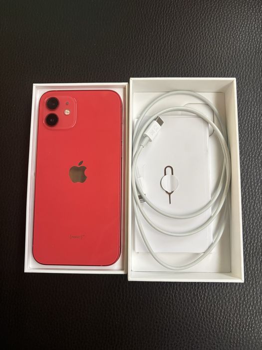 Iphone 12 - червен