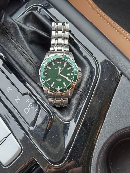 Продам часы JACQUES Lemans