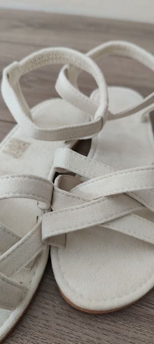 Кремави дамски сандали
