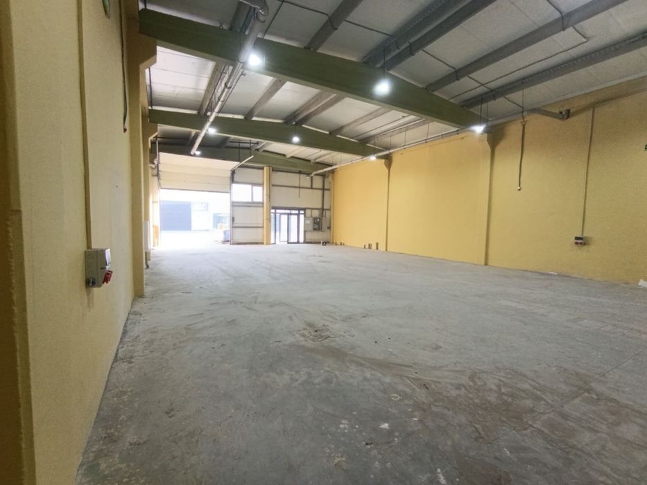 INDEX savdo majmuasida H-8 blokda 263 kv.m sklad arendaga beriladi .