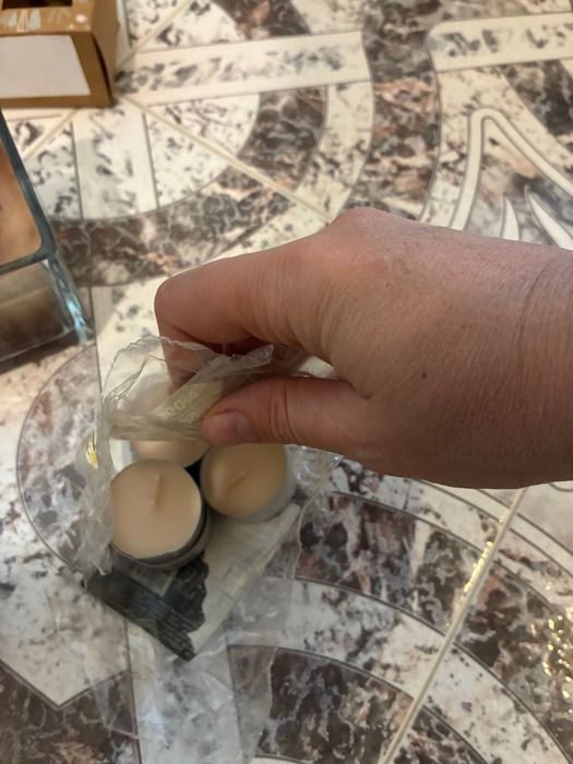 Свещи, свещници, пепелници