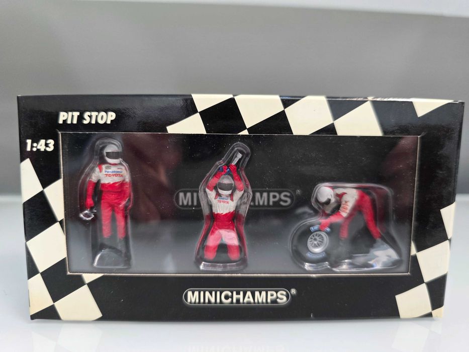1/43 Minichamps Pit Stop Formula 1 Toyota Racing Set
