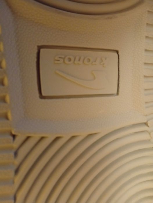 Дамаски бели кецове ,Kronos