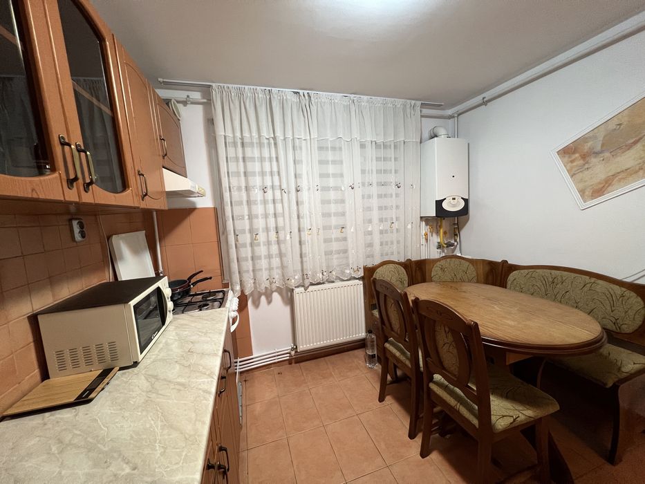 Închiriez apartament 2 camere, decomandat, centrala, aer condiționat