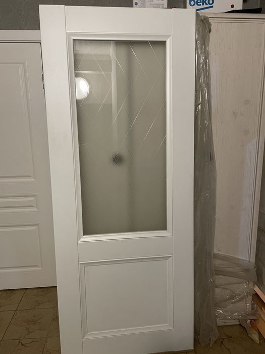 Межкомнатная дверь со стеклом 80x200