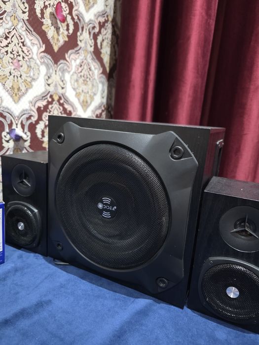 Didia . Kalonka . Kampyuter va muzika eshitish uchun .