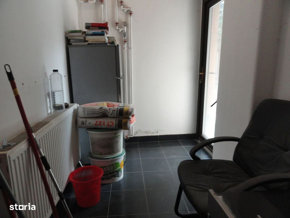 Spatiu comercial 79 mp acces stradal zona centrala langa Hotel Anirok