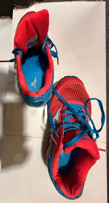 Маратонки ,,Mizuno” 38 номер
