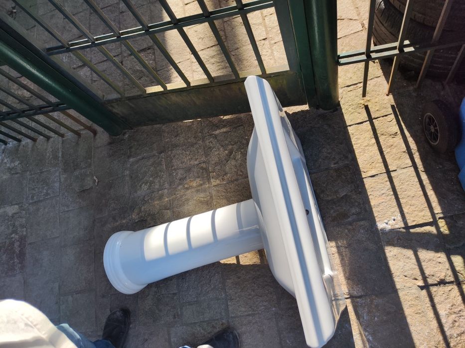 Порцеланова мивка за баня Roca